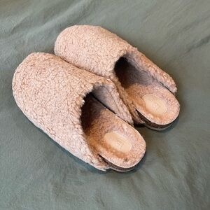 Cozy Intentionally Blank Apres Slippers